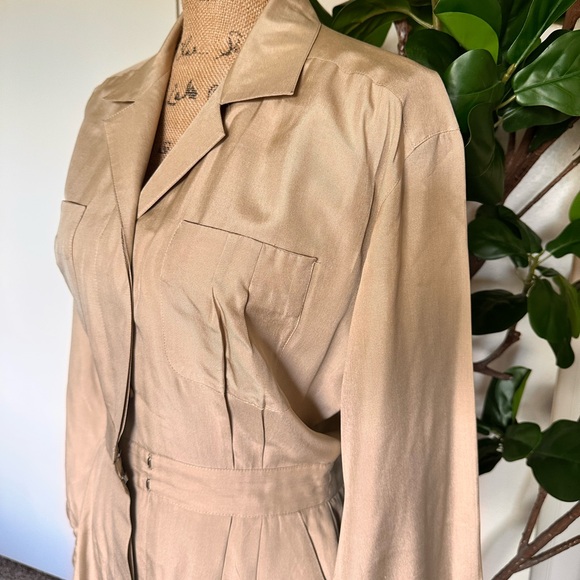 Elegant Cream Women's Dress - Picture 9 of 10